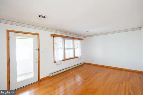 Living - 4736 Egypt Rd, Cambridge, MD 21613 photo 3 of 6