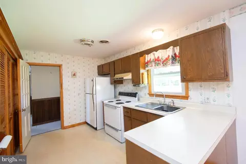 Kitchen - 4736 Egypt Rd, Cambridge, MD 21613 photo 1 of 2