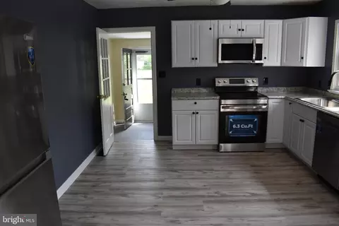 Entry Way - 402 Bayly Ave, Cambridge, MD 21613 photo 1 of 5
