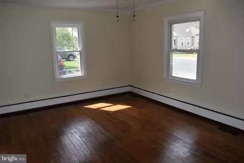 Living - 402 Bayly Ave, Cambridge, MD 21613 photo 2 of 3