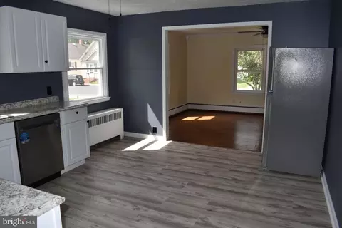 Living - 402 Bayly Ave, Cambridge, MD 21613 photo 3 of 3