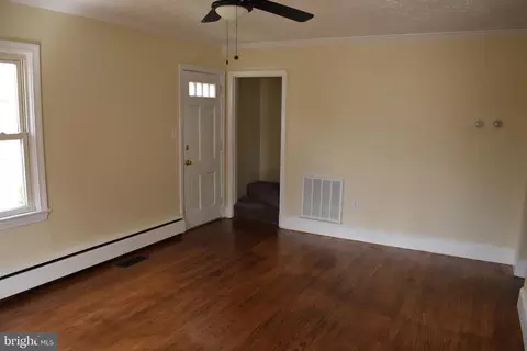 Living - 402 Bayly Ave, Cambridge, MD 21613 photo 1 of 3