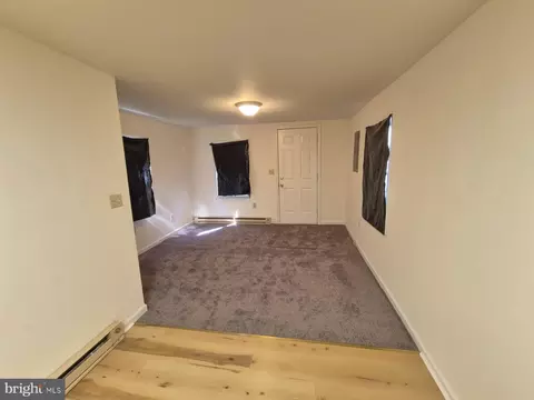 Living - 816 Center St, Cambridge, MD 21613 photo 1 of 1