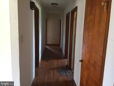 Entry Way - 4915 Harrison Ferry Rd, Hurlock, MD 21643 photo 5 of 6
