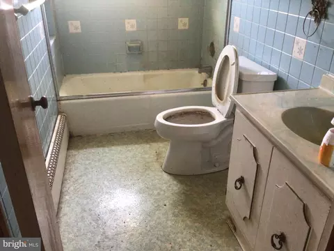 Bath - 4915 Harrison Ferry Rd, Hurlock, MD 21643 photo 1 of 2