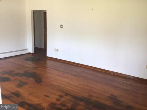 Living - 4915 Harrison Ferry Rd, Hurlock, MD 21643 photo 4 of 5
