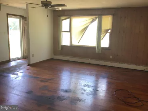 Living - 4915 Harrison Ferry Rd, Hurlock, MD 21643 photo 5 of 5