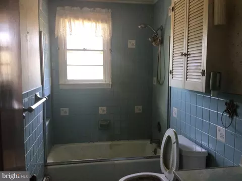 Bath - 4915 Harrison Ferry Rd, Hurlock, MD 21643 photo 2 of 2