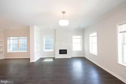 Living - 636 Douglas St, Cambridge, MD 21613 photo 4 of 6