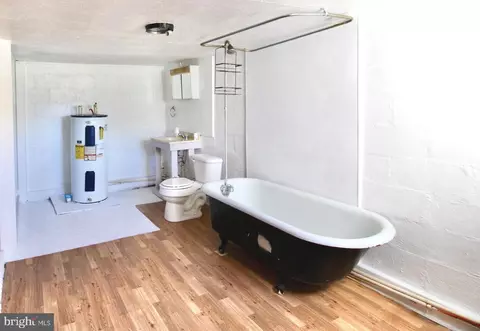 Bath - 515 Burton Ave, Cambridge, MD 21613 photo 2 of 2