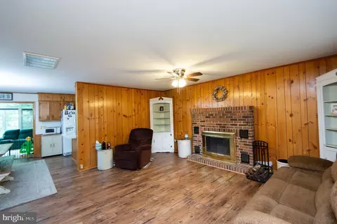 5802 Phyllis Dr, Hurlock, MD 21643 photo 6