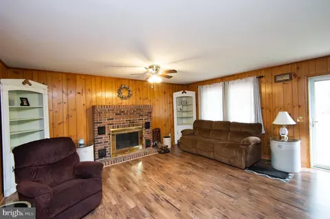 5802 Phyllis Dr, Hurlock, MD 21643 photo 5