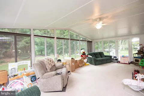 5802 Phyllis Dr, Hurlock, MD 21643 photo 2