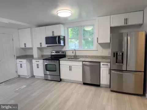 Kitchen - 422 Willis St, Cambridge, MD 21613 photo 2 of 2