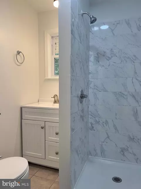 Bath - 422 Willis St, Cambridge, MD 21613 photo 1 of 3