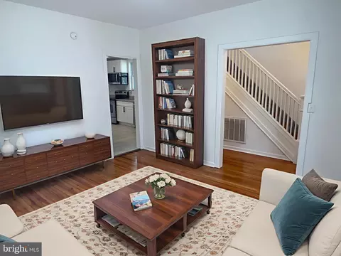 Living - 422 Willis St, Cambridge, MD 21613 photo 1 of 3