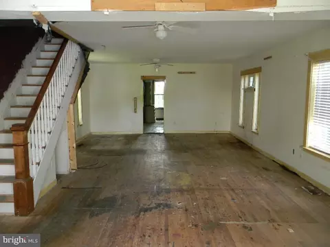 Living - 414 Willis St, Cambridge, MD 21613 photo 1 of 1