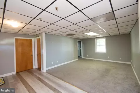 Living - 305 S Main St, Hurlock, MD 21643 photo 2 of 5