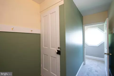 Entry Way - 305 S Main St, Hurlock, MD 21643 photo 6 of 13