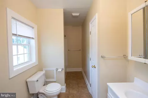 Entry Way - 305 S Main St, Hurlock, MD 21643 photo 9 of 13