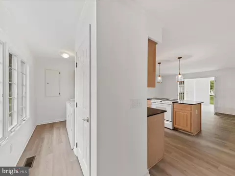 Entry Way - 206 A Bayview Ave, Cambridge, MD 21613 photo 1 of 2