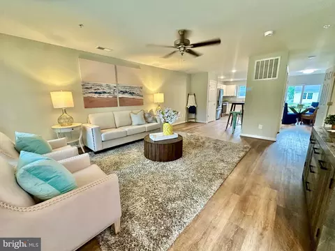 Living - 824 Mcbrides Ave, Cambridge, MD 21613 photo 1 of 2