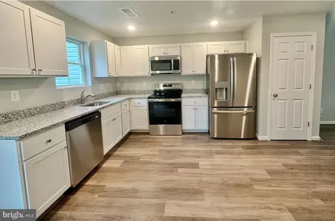 Kitchen - 824 Mcbrides Ave, Cambridge, MD 21613 photo 2 of 2