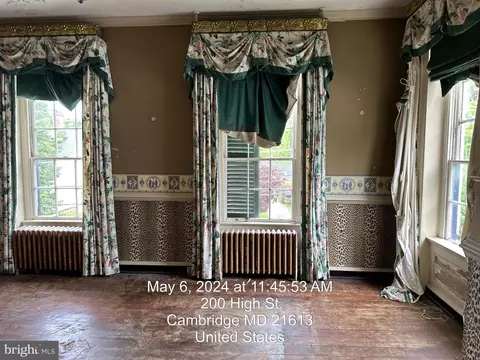 Living - 200 High St, Cambridge, MD 21613 photo 2 of 2