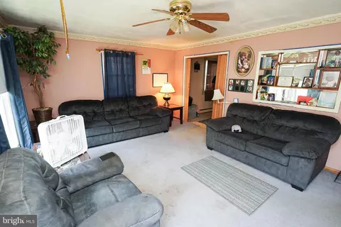 Living - 209 Mapleton St, Hurlock, MD 21643 photo 1 of 2