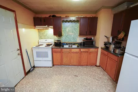 Entry Way - 209 Mapleton St, Hurlock, MD 21643 photo 2 of 3