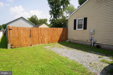 Exterior - 209 Mapleton St, Hurlock, MD 21643 photo 2 of 6
