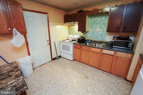 Entry Way - 209 Mapleton St, Hurlock, MD 21643 photo 3 of 3