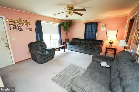Living - 209 Mapleton St, Hurlock, MD 21643 photo 2 of 2