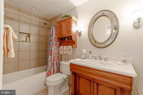 Bath - 302 Academy St #301A, Cambridge, MD 21613 photo 2 of 2
