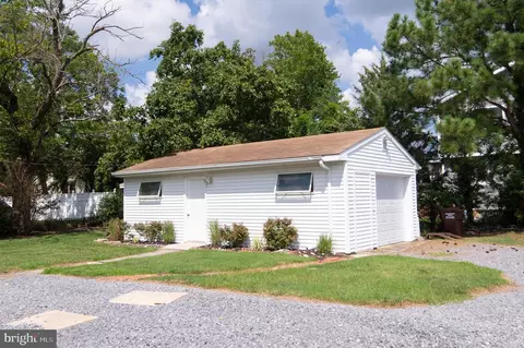 Exterior - 1 W End Ave, Cambridge, MD 21613 photo 5 of 7