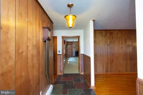 Entry Way - 2 Algonquin Rd, Cambridge, MD 21613 photo 1 of 2