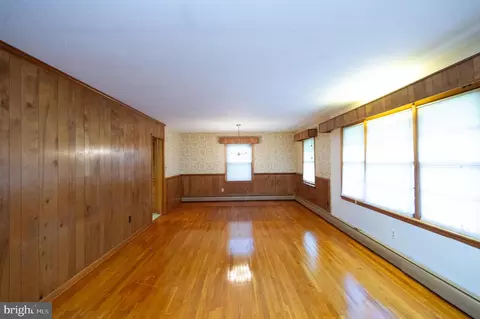 Living - 2 Algonquin Rd, Cambridge, MD 21613 photo 1 of 4