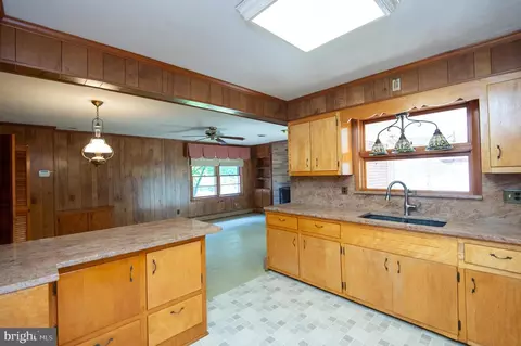 Kitchen - 2 Algonquin Rd, Cambridge, MD 21613 photo 1 of 2