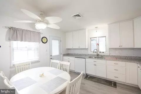 Kitchen - 5302 River Dr, Cambridge, MD 21613 photo 2 of 2