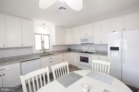 Kitchen - 5302 River Dr, Cambridge, MD 21613 photo 1 of 2