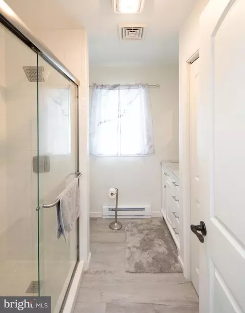 Bath - 5302 River Dr, Cambridge, MD 21613 photo 2 of 2