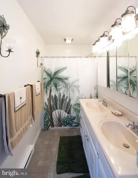 Bath - 5302 River Dr, Cambridge, MD 21613 photo 1 of 2