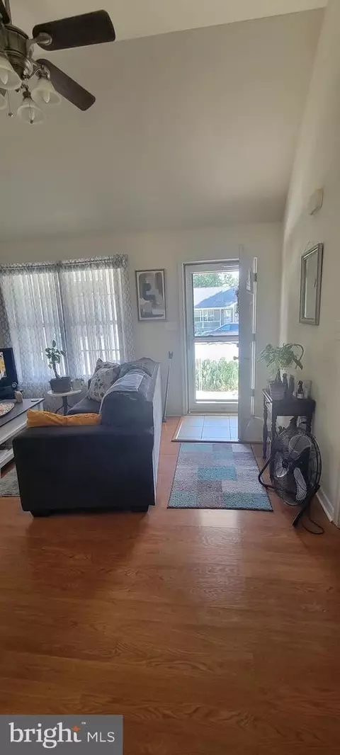 Entry Way - 825 Ames Ct, Cambridge, MD 21613 photo 1 of 6