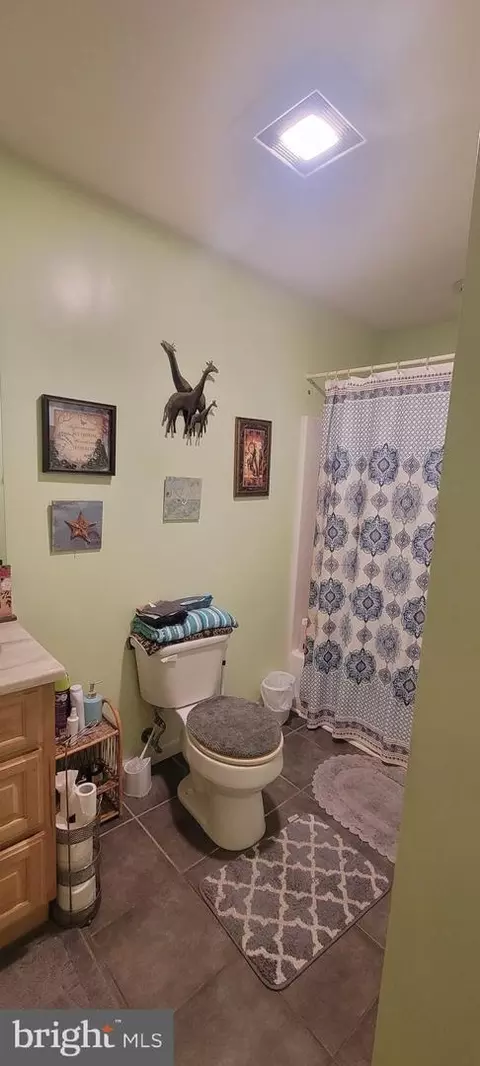 Bath - 825 Ames Ct, Cambridge, MD 21613 photo 1 of 1