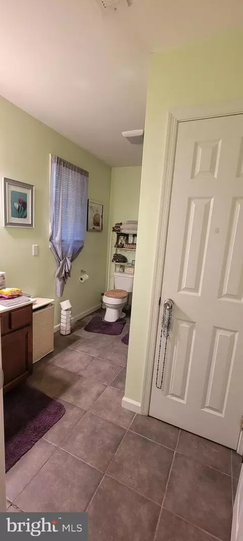 Entry Way - 825 Ames Ct, Cambridge, MD 21613 photo 4 of 6