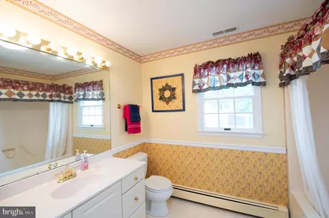 Bath - 1005 Willowmere Ln, Cambridge, MD 21613 photo 1 of 2