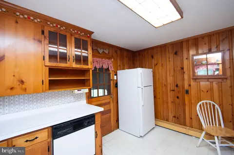 Kitchen - 1005 Willowmere Ln, Cambridge, MD 21613 photo 4 of 4