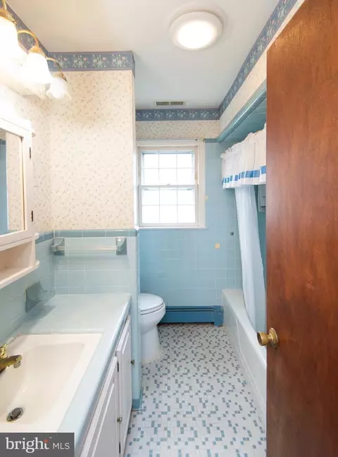 Bath - 1005 Willowmere Ln, Cambridge, MD 21613 photo 2 of 2