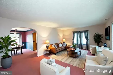 Living - 1005 Willowmere Ln, Cambridge, MD 21613 photo 1 of 6