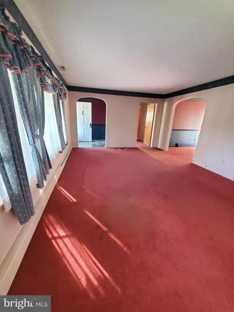 Living - 1005 Willowmere Ln, Cambridge, MD 21613 photo 4 of 6